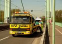 Arbeiter abgestuerzt vom PKW ueberfahren Koeln Muelheim Muelheimer Bruecke P44